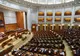 Ce nu s-a văzut la tv în ziua moţiunii. Parlamentarii cu tablete şi glume, protestatarii cu dansul 