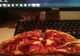 Cea mai pofticioasă pisică din lume. Cum a furat o felie de pizza chiar de sub nasul stăpânilor 