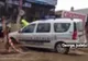 Maşina poliţiei a rămas blocată în noroi 