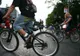 Gest impresionant al bicicliştilor pentru poliţistul de la Brigada Rutieră decedat