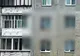 Ce au surprins trecătorii la etajul opt al unui bloc? Pietonii au încremenit