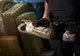 Traficanți prinși de polițiști în timp ce ridicau un colet de 4 kg de canabis