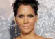 Actriţa Halle Berry, dată în judecată de angajatul unui aeroport. Ce acuzaţii i se aduc