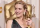  Kate Winslet îşi ţine Oscarul în baie! De ce credeți că a ales acest loc?
