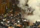 Gaze lacrimogene în Parlamentul din Kosovo. Două deputate au leşinat