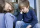 Un băieţel a fugit la mama lui şi i-a cerut câţiva bănuţi. Ce a făcut femeia?
