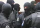 Percheziţii de amploare la persoane bănuite de contrabandă cu ţigarete