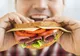Cele mai toxice alimente pe care le pun oamenii în sandwich-uri. Trebuie evitate cu orice preț