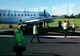 Incident pe aeroport. Pasagerii au fost nevoiți să sară din avionul aflat în mișcare