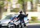 Poliţist grav rănit după ce a căzut cu motocicleta într-o groapă