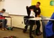 SUA. Poliţistul a arestat şi a bătut o elevă, direct în bancă. Imaginile sunt virale