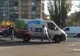 Incredibil! Şoferul unei dube a vrut să fugă de la locul accidentului. Ce a făcut păgubitul e şocant