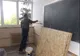 Au vrut să renoveze liceul. Când au ferit tablele din clase, au rămas șocați de ce au găsit sub ele