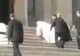 Emoţii pentru credincioşii adunaţi în Piaţa Sf. Petru din Vatican: Papa a căzut chiar în faţa lor