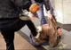 A leșinat după ce a fost bătut în bar. A înmărmurit când a văzut unde se afla când și-a revenit 