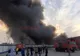 Incendiu masiv la Craiova, în Târgul Municipal Zilnic. Peste 600 de standuri cu haine, în flăcări