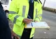 Cei doi bărbați care au oferit mită unui polițist un autoturism de lux, arestați preventiv