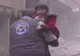 Imagini sfâșietoare. Ce face un copil din Siria după ce s-a pierdut de mama sa într-un atac