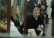 Îşi alăpta copilul într-un tren de metrou, când ceva neaşteptat s-a întâmplat. Ce a făcut un bărbat