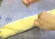 A legat ața dentară în jurul aluatului. Rezultatul te va lăsa cu gura căscată