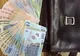 A găsit o geantă în parcarea unui magazin. Câţi bani erau în ea şi ce a făcut "norocosul"