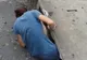 Și-a făcut curaj și a intrat în canal.Trecătorii s-au oprit și au filmat. Când a ieșit toți plângeau