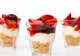 Mini-cheesecake cu căpşuni, gata în doar 5 minute. Cei dragi vor fi încântaţi. Cum se face
