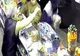 VIDEO. Se întâmplă România. Un tânăr a furat cutia cu donaţii pentru Crucea Roşie