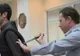 Un reporter a testat în direct o vestă anti-înjunghiere. Au urmat clipe de coşmar