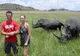 S-au pozat lângă doi rinoceri. Scena îngrozitoare care a urmat după această fotografie