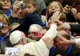 Mâna lui Dumnezeu. Gest INCREDIBIL făcut de Papa Francisc. Niciun alt PAPĂ nu a mai îndrăznit asta