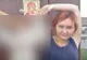 Imaginea de pe Facebook i-a blocat pe privitori. Ce ține această tânără în mână