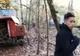 Au intrat în pădure şi au găsit mai multe maşini părăsite. E INCREDIBIL ce era în ele. S-au minunat