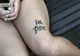 Suferea de depresie și și-a făcut un tatuaj. Citit normal pare banal. Plângi când îl citești invers