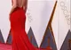 Charlize Theron a atras toate privirile pe covorul roşu cu un decolteu mult prea generos