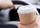 A băut cafea la volan şi s-a înecat. Ce a urmat este de coşmar