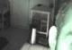 HORROR! A observat fenomene ciudate în casă şi că-i dispare mâncarea. A instalat un spy-cam. ŞOC!