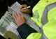 Un senator, lăsat fără permis de poliţişti!