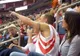 Doi iubiţi au mers la meci şi i-a surprins kiss-cam-ul. În loc să-şi sărute iubitul, femeia a ŞOCAT