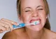 Remediul rapid care te scapă de piatra dentară. Se găseşte în orice casă