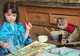 Povestea pictoriței de 6 ani care suferă de autism. E ajutată de o pisică. Imaginile te vor copleși