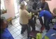 Cum reacţionează un interlop din Galaţi, când frizerul nu acceptă să îl tundă "peste rând" 