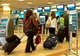 I-au controlat bagajul de mână la aeroport. Când au văzut ce avea în el, s-au speriat
