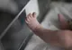 Şi-au vândut copilul pe internet ca să îşi cumpere iPhone. Caz revoltător 