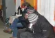 VIDEO: Un bărbat distruge un centru din Buzău în care erau cazați oamenii străzii