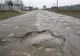 România veşnic surprinzătoare. Şi-au asfaltat singuri drumul, iar apoi Primăria i-a dat în judecată 