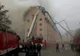 Incendiu puternic într-un bloc de locuințe din București. Pompierii intervin cu 16 autospeciale