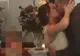 Era sărutul mirilor, trebuia să fie poza perfectă. Când, ceva neașteptat a apărut în cadru