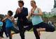 Premierul Canadei face yoga la birou. Fotografie de senzaţie
