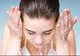 S-a spălat pe faţă cu sare timp de o lună. Rezultatul? Cosmeticienele au rămas uimite